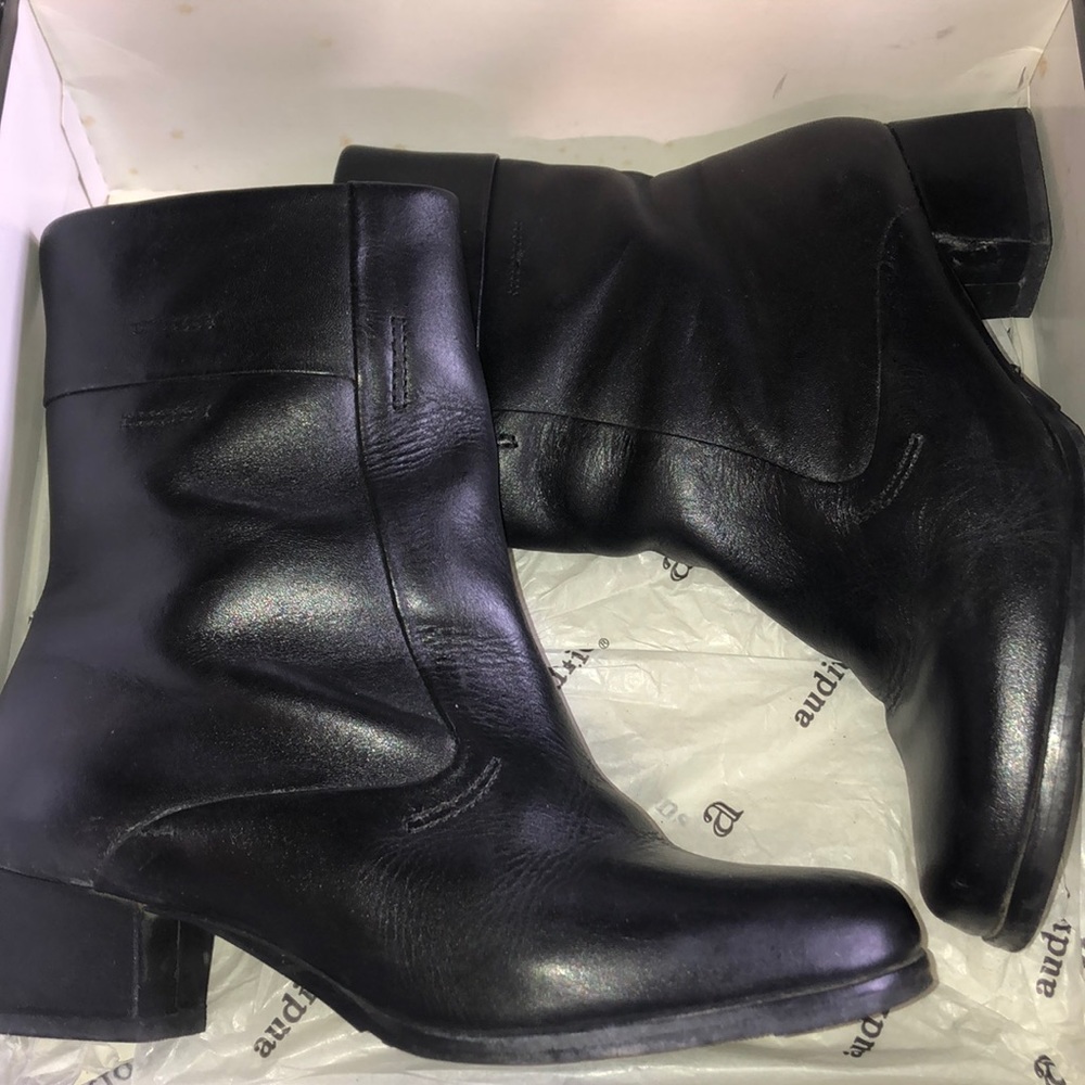 COCO black boots in great condition! size 7